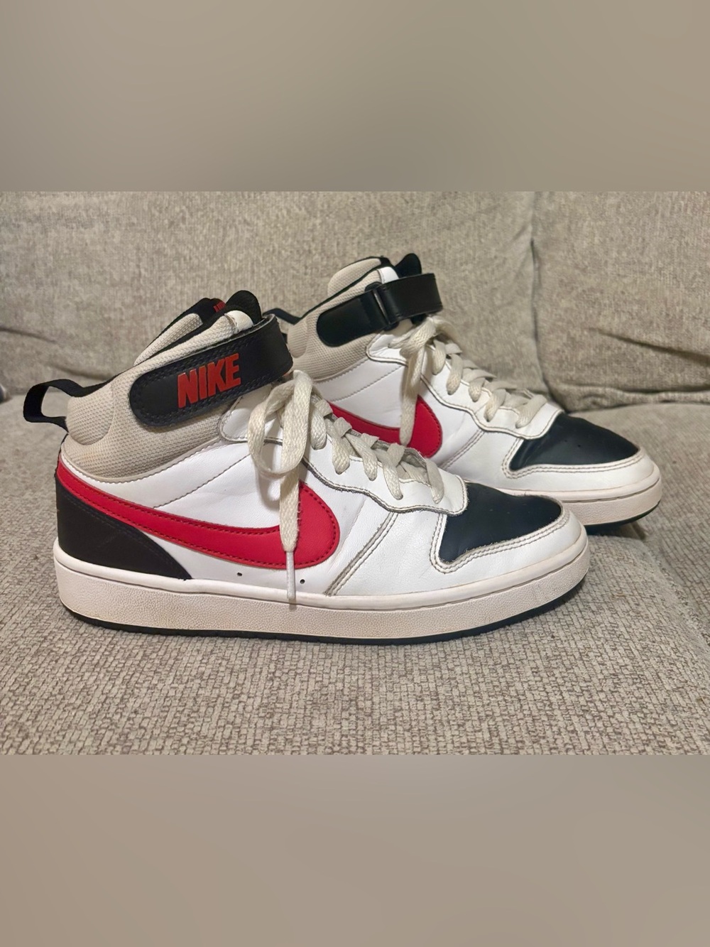 Kids Nike High-Top Sneakers size 6 Red Black & White